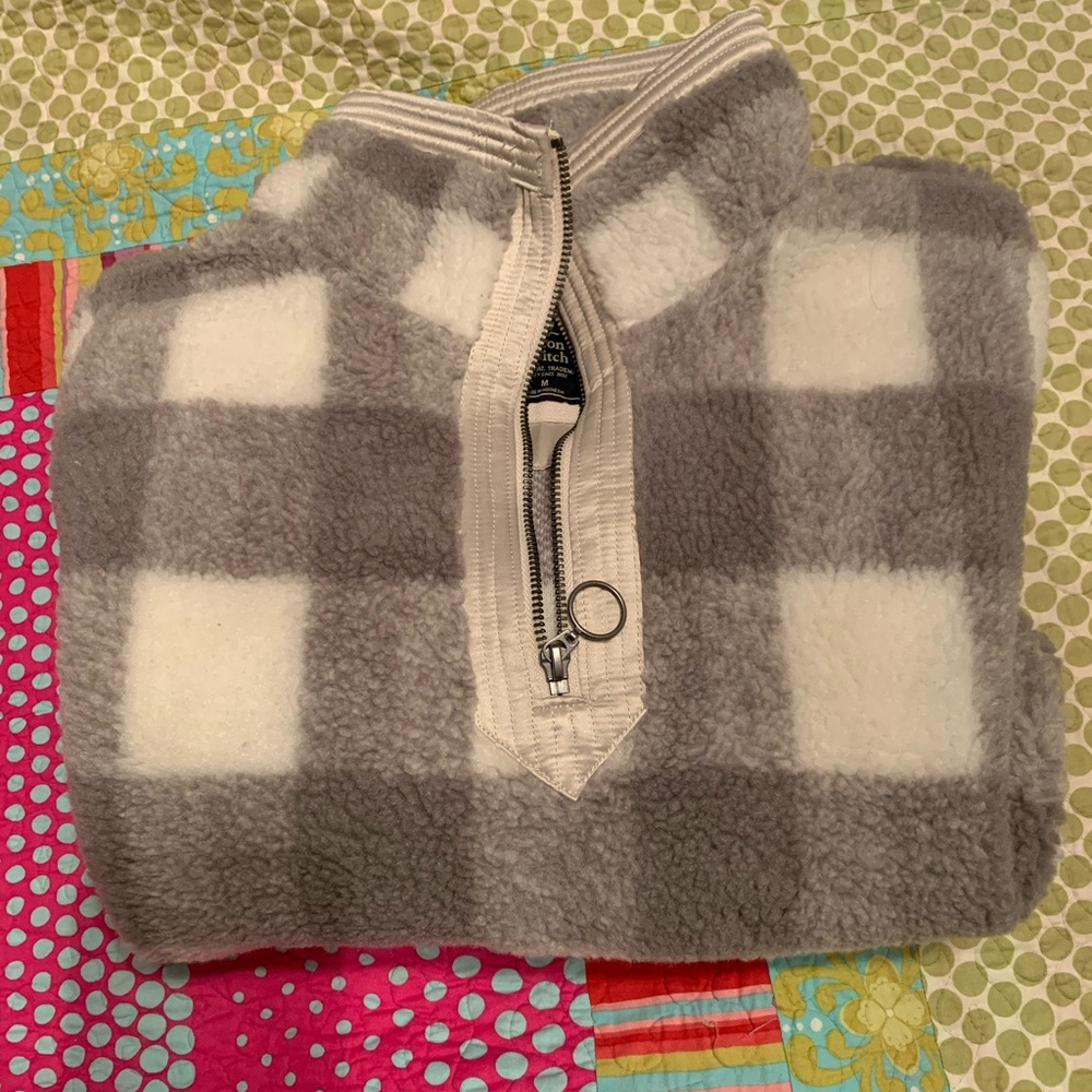 Size Medium Abercrombie Sherpa Only Worn Once
